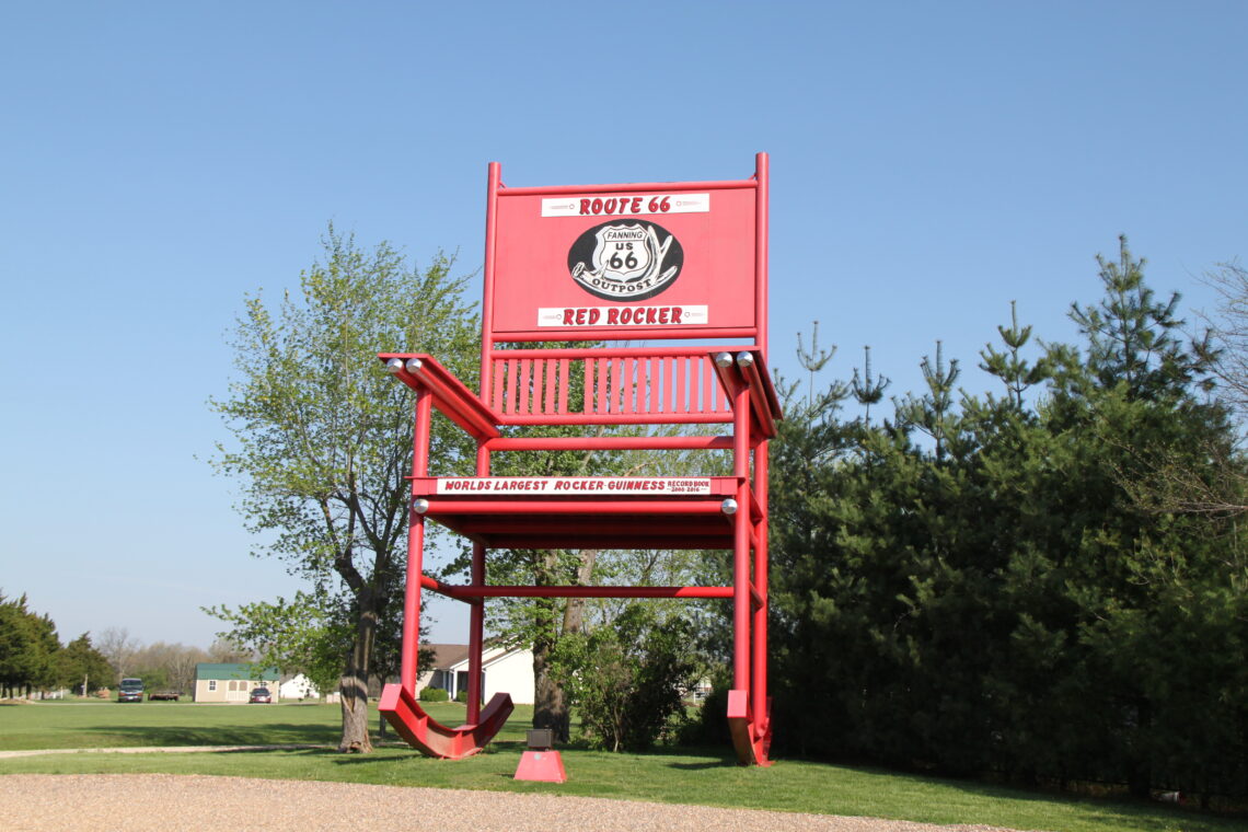 World Second Largest Rocking Chair Roadtrip.DK