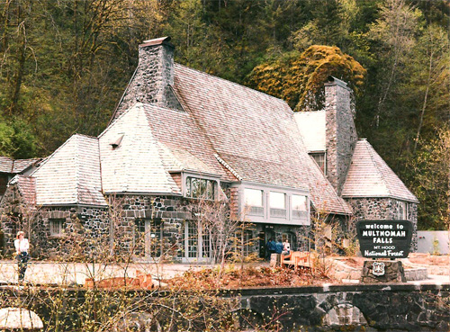 Multnomah Falls lodge