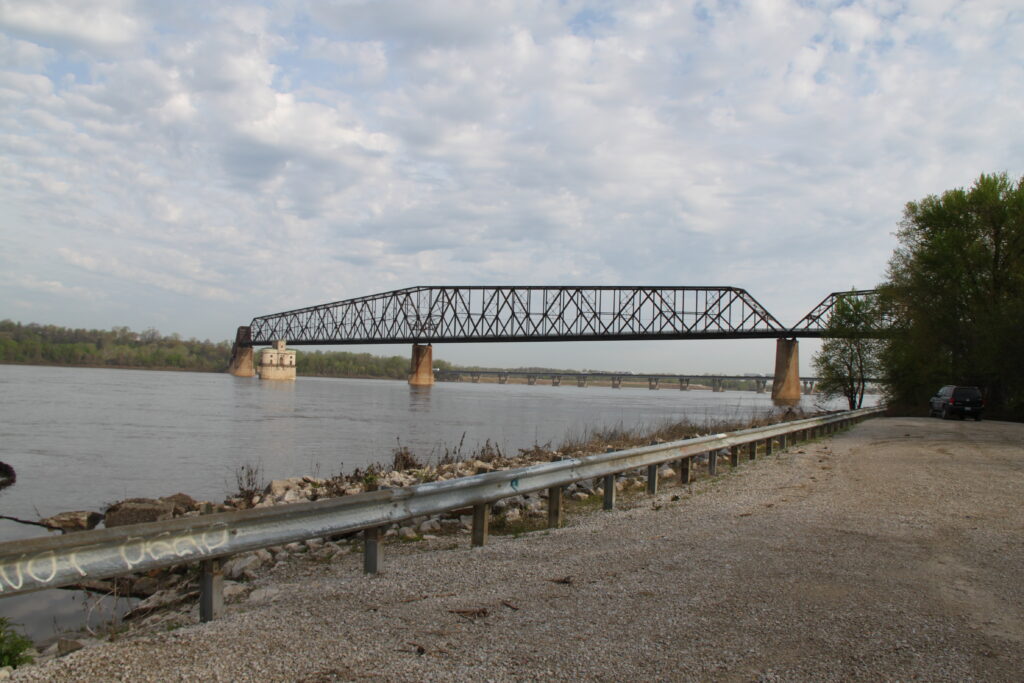 Chain of Rocks Bridge